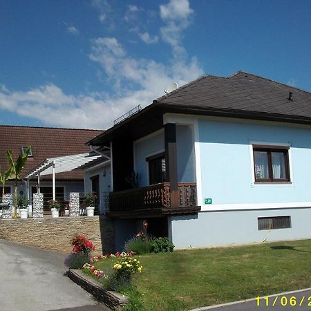 Ferienwohnung Moni Geiseldorf Exterior photo