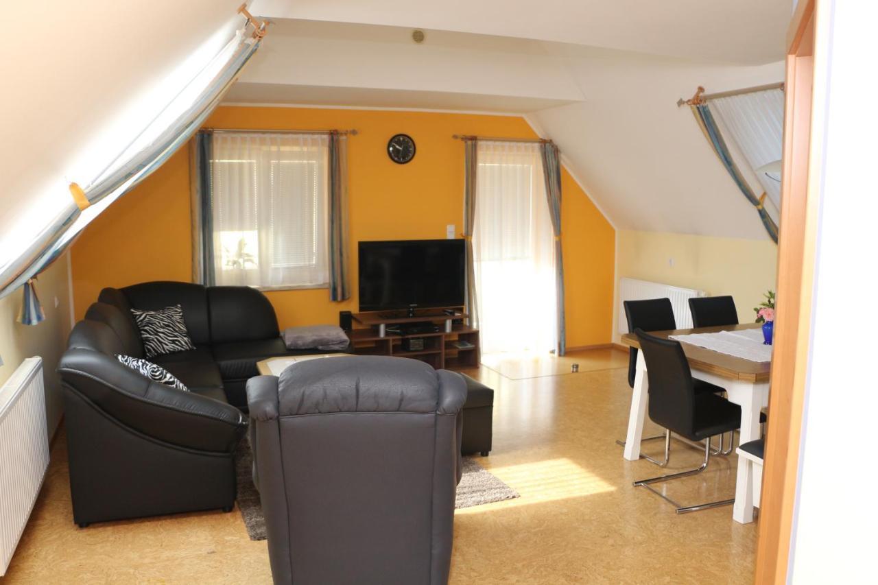 Ferienwohnung Moni Geiseldorf Exterior photo