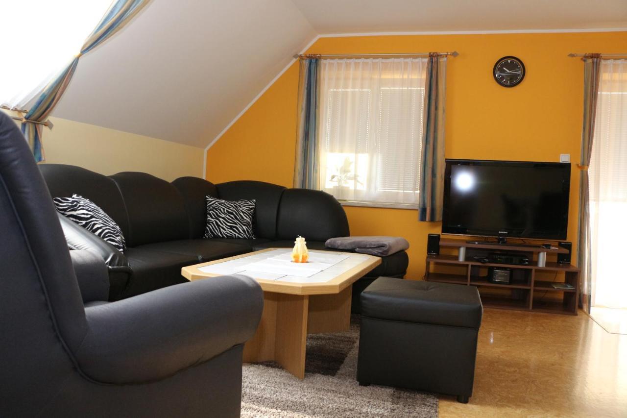 Ferienwohnung Moni Geiseldorf Exterior photo